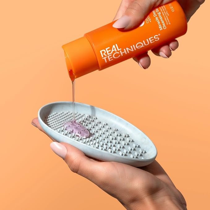 Real Techniques Miracle Brush Cleansing Palette, Makeup Brush Cleaner For Deep Cleaning, Use With Makeup Brush Shampoo, Silicone Ridges & Easy Grip, Includes Cleansing Gel, Cruelty-Free, 3 Count