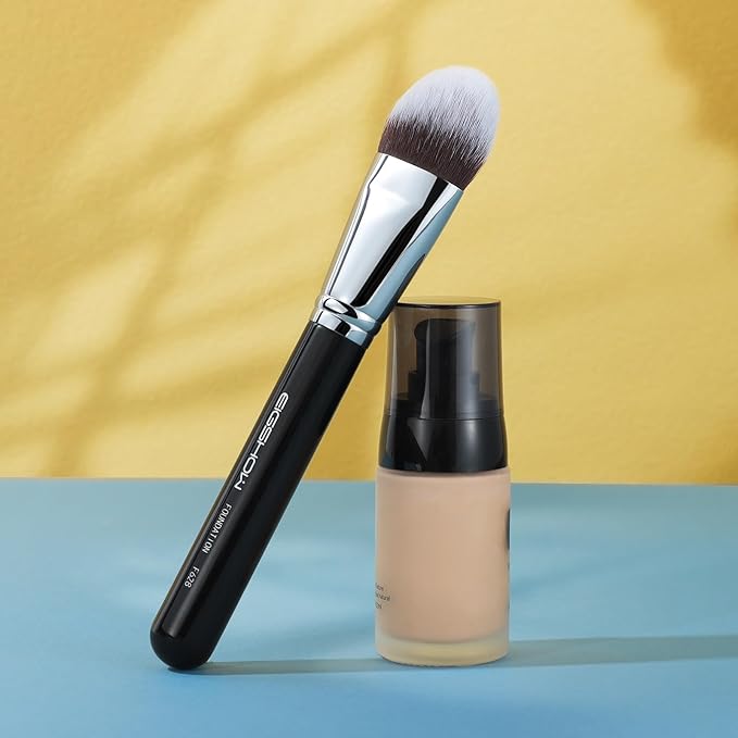 EIGSHOW Domed Foundation Brush, Large Face Makeup Brush with Soft Dense Synthetic Bristles for Blending Liquid Cream Powder (F628)