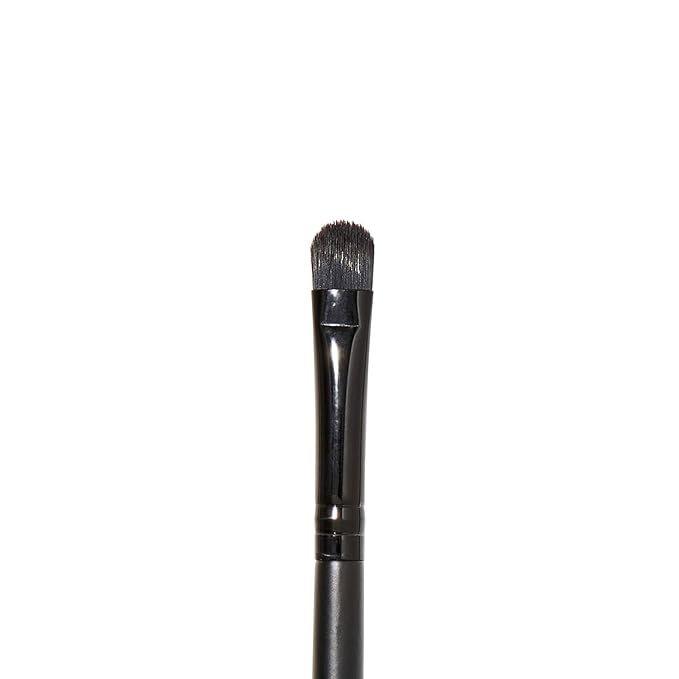 e.l.f. Cosmetics Concealer Brush, Flat Synthetic Brush is Ideal for Concealing Small Imperfections (Pack of 2)