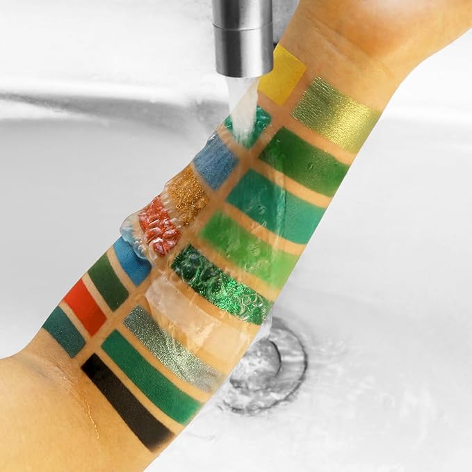 DE'LANCI Multichrome Red Green Eyeshadow Pallet,18 Colors Highly Pigmented Matte Shimmer Christmas Makeup Palette, Red Green Gold Fine Pressed Glitter Shades for Cosplay Parties Christmas Halloween