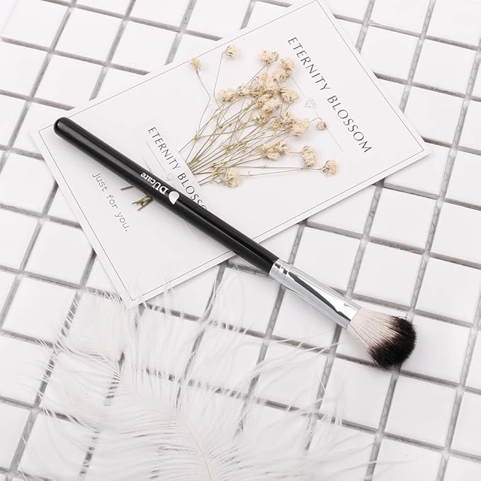 DUcare Highlighter Brush Fan Brush Setting Makeup Brush Blending Helps Lock in Foundation and Concealer 1Pcs Black