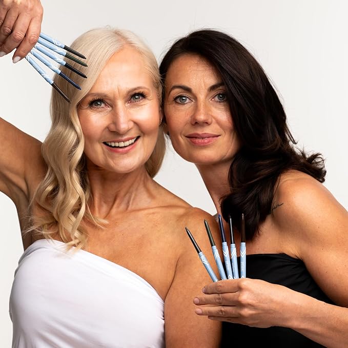 PRIME PROMETICS PrimeEyes Glide Eyeliner for Mature Women – Waterproof, Long-Stay and Mess-Proof – Gel Creme Texture, Discreet Sharpener and Effective Smudger (Emerald)