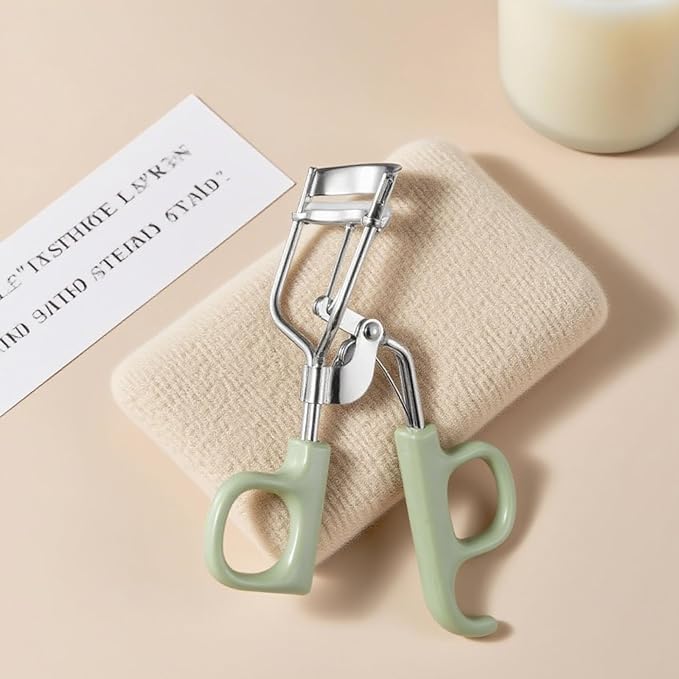 Professional Eyelash Curler,1 Count Eyelash Curlers, Eyelash Curler with Pads, Pain-Free Lash Curler with Non-Slip Handle, Gentle for Sensitive Eyes, Fits All Eye Shapes (Green)