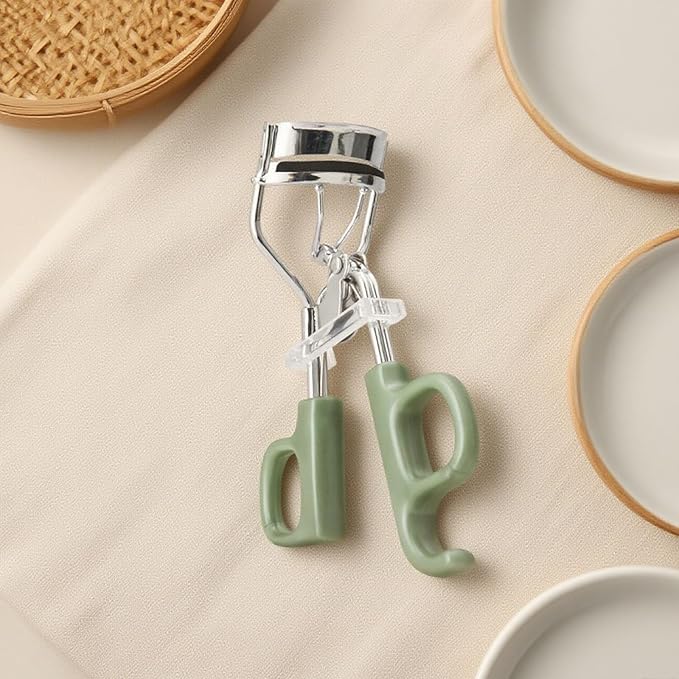 Professional Eyelash Curler,1 Count Eyelash Curlers, Eyelash Curler with Pads, Pain-Free Lash Curler with Non-Slip Handle, Gentle for Sensitive Eyes, Fits All Eye Shapes (Green)