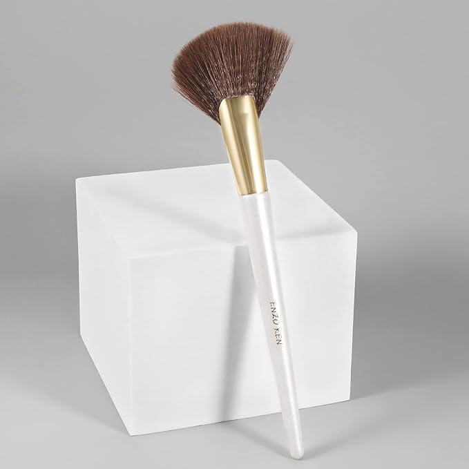 Angled Fan Brush for Makeup, Thick Fluffy Blush Brush for Cheeks, Sculpt and Contour Bronzer Brush - White, 169L