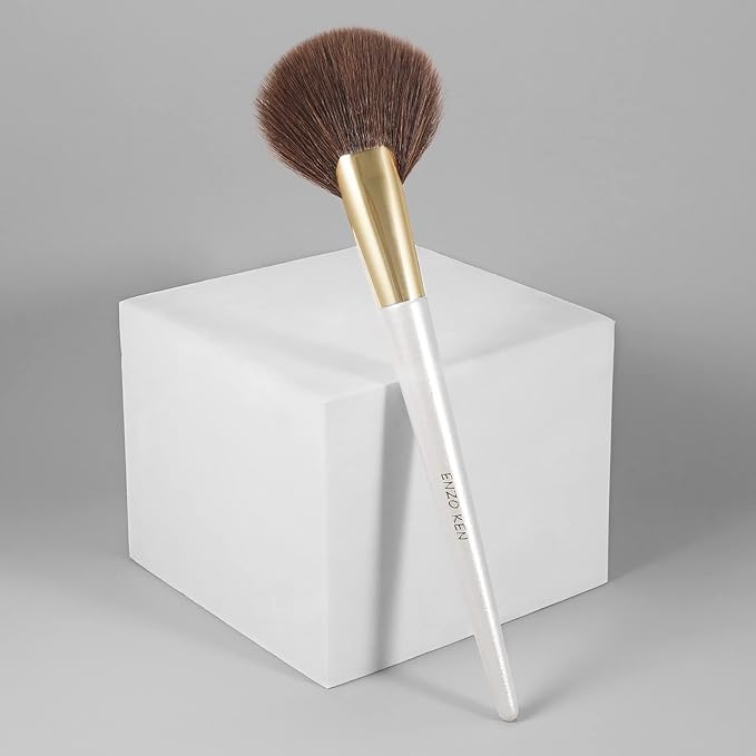 Round Fan Makeup Brush, Thick Fan Brush Makeup, Fan Brush Bronzer, Fluffy Blush Brush for Cheeks, Sculpt Blush Brush, Contour Brushes for Makeup - White, 169O