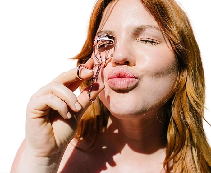 Jenny Patinkin The Big Reveal Eyelash Curler for Hooded Eyes, Deep Set Eyes – Precision & Professional Eyelash Curler for Difficult Eye Shapes with Replacement Silicone Pad, Nickel Free