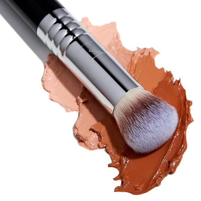 Sigma Beauty F26 Domed Concealer Brush – Under Eye Corrector, Ultra-Soft Dense Rounded Fibers, Waterproof Handle with SigmaAlloy Ferrule – Makeup Brush for Cream or Liquid, Ideal for Women's Makeup
