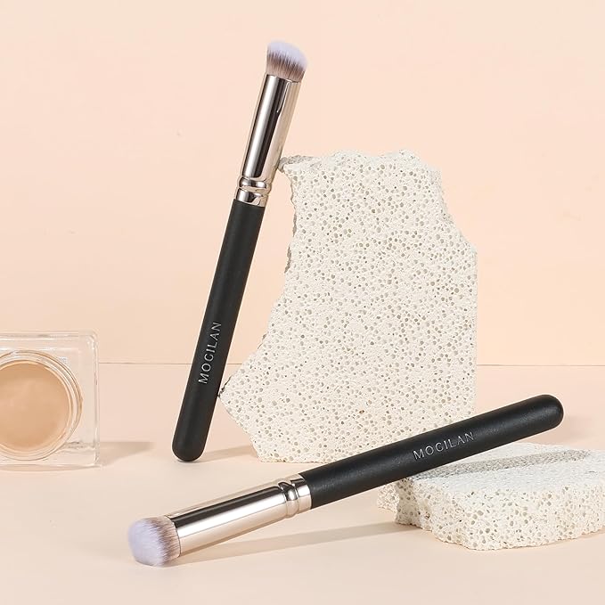 Concealer Brush with Cover – Small Foundation Brush for Precise Application, Angled Makeup Brush with Soft Synthetic Bristles for Under Eye, Blemishes, Highlight & Nose Contouring