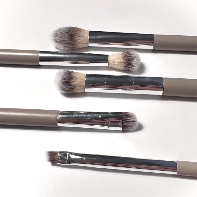 Sandstone Scandinavia Soft Collection Makeup Brush - Professional Premium Concealer brush for applying and blending concealer. Ultra soft bristles. Vegan Makeup brush for all skin types