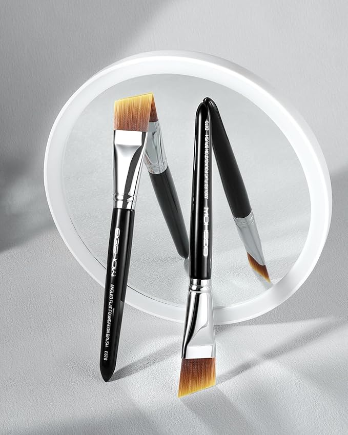 EIGSHOW Flat Foundation Brush, Vegan Synthetic Bristles, Streak Free Application, Face Makeup Brush For Blending Liquid, Cream, Face Mask (E870B)