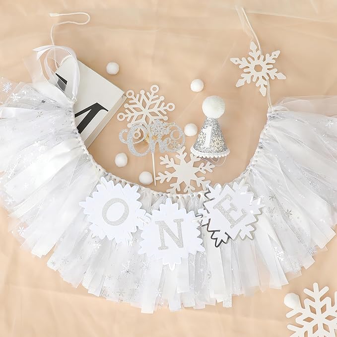 Winter Onederland 1st Birthday Girl Snowflakes One First Party Decorations White High Chair Banner Crown Cake Topper Birthday Decor