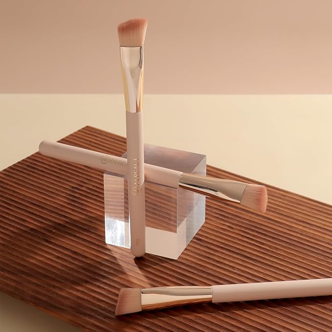 Triangle Concealer Brush, Angled Under Eye Brightening Brush for Liquid Cream Powder Small Nose Contour Foundation Makeup Brush