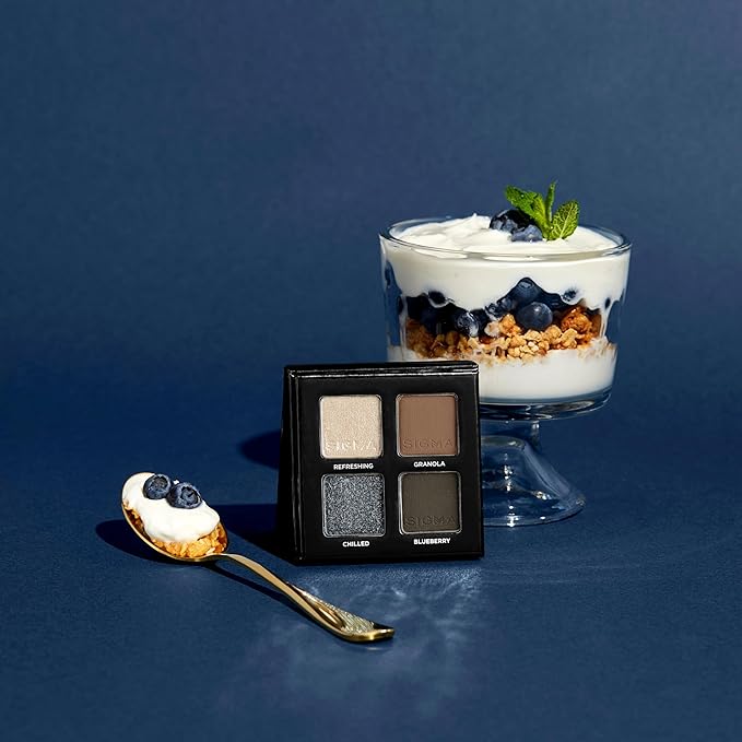 Sigma Beauty Quad Eyeshadow Palette – Makeup Eyeshadow Quad with a Buttery Soft Formula and Buildable, Blendable Shades for a Flawless Eye Look, Designed for All Day Wear (Blueberry Parfait)