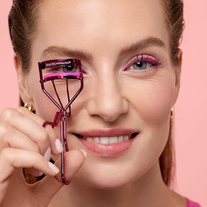 Real Techniques Miracle Eyelash Curler, Gentle Lash Tool for Lifted Lashes, Use with Mascara for Extra Volume, Travel-Size Lash Curler, Comfort Grip & Pinch-Free Design, Pink, Cruelty-Free, 1 Count
