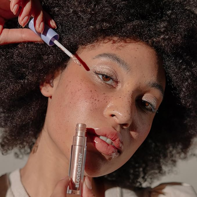 Gloweye Liquid Eyeshadow - Highly Pigmented Shimmer Eyeshadow - Intense Color Payoff and Long-Lasting Wear - 01 Light Gold - 0.084 oz